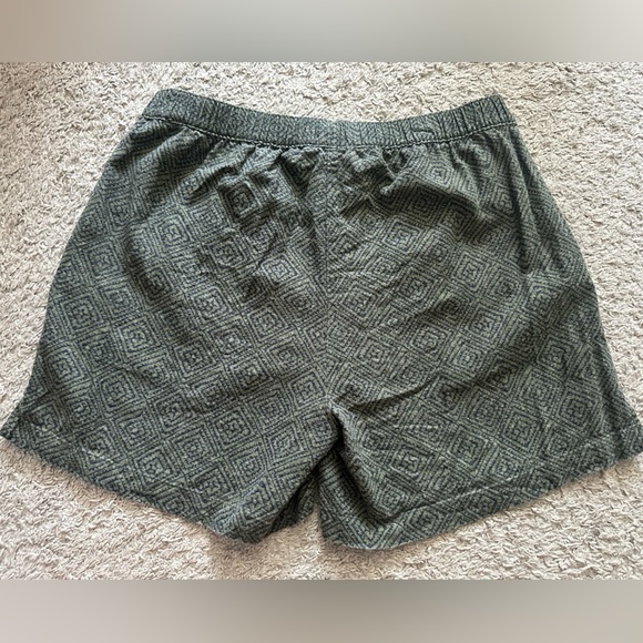 Linen blend shorts - Picture 2 of 6